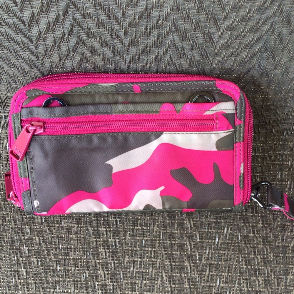 ❌️SOLD❌️Lug Kickflip Pink/Tan/Brown Camo RFID Wallet - Picture 3 of 5